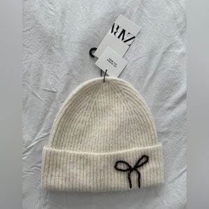 Zara beanie with bow